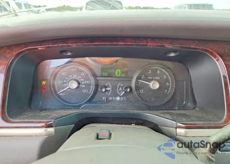 2007 Lincoln Town Car Signature Limited from USA, damaged, VIN 1LNHM82V17Y609197